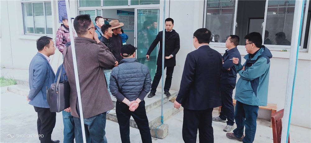 西南督查組在自治區(qū)、日喀則市、吉隆縣、吉隆鎮(zhèn)有關(guān)領(lǐng)導的陪同下對吉隆鎮(zhèn)污水處理廠檢查工作